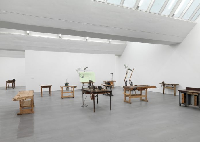 © Asta Gröting FAMILIENWERKBÄNKE (FAMILY WORK BENCHES), 2011
