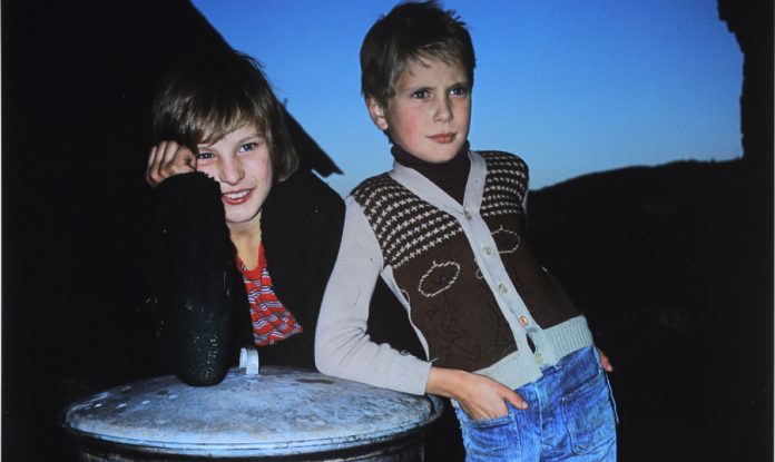 Manfred Willmann, Ohne Titel, 1981 – 1989, Abzug 1992, aus der Serie „Das Land“ Cibachrome, Fotopapier Sammlung Museum der Moderne Salzburg