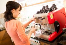 Bloomside – Modeladen und Café in Einem / Linz