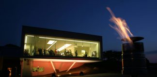 Leo Hillinger Wineshop & Bar Linz / Linz