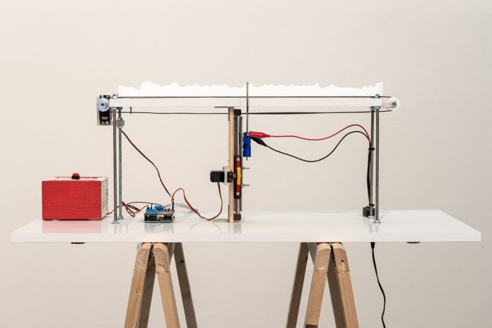 Reinhard Gupfinger, Audio Foam Cutter, 2016, Apparatur, 80x40x40cm,Foto Katharina Anna Loidl