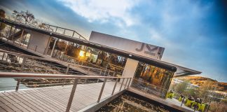 JKU-Teichwerk – Schwimmendes Café auf dem Linzer Uni – Teich / Linz