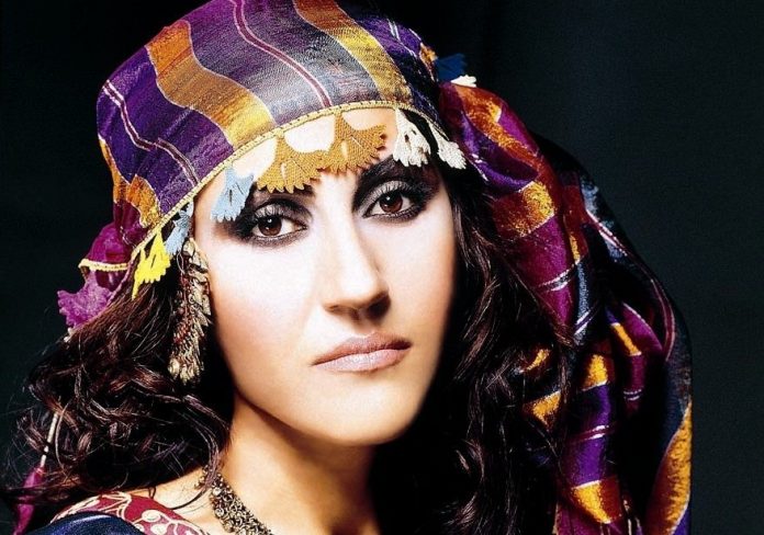 Aynur © Lara Sayilgan