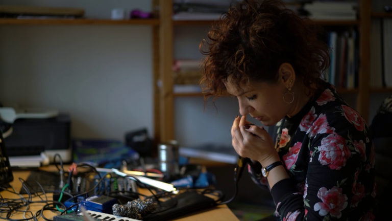 Unterrichtsmaterialien für den Unterricht Deutsch als Fremdsprache zum Film über Kinga Toth
