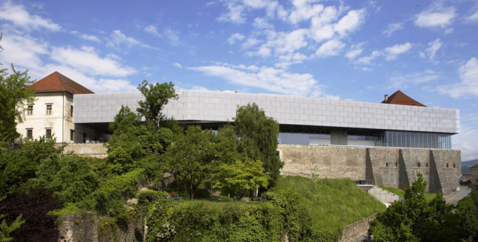 Südtrakt Schlossmuseum Linz von der Altstadt aus © Oberösterreichisches Landesmuseum