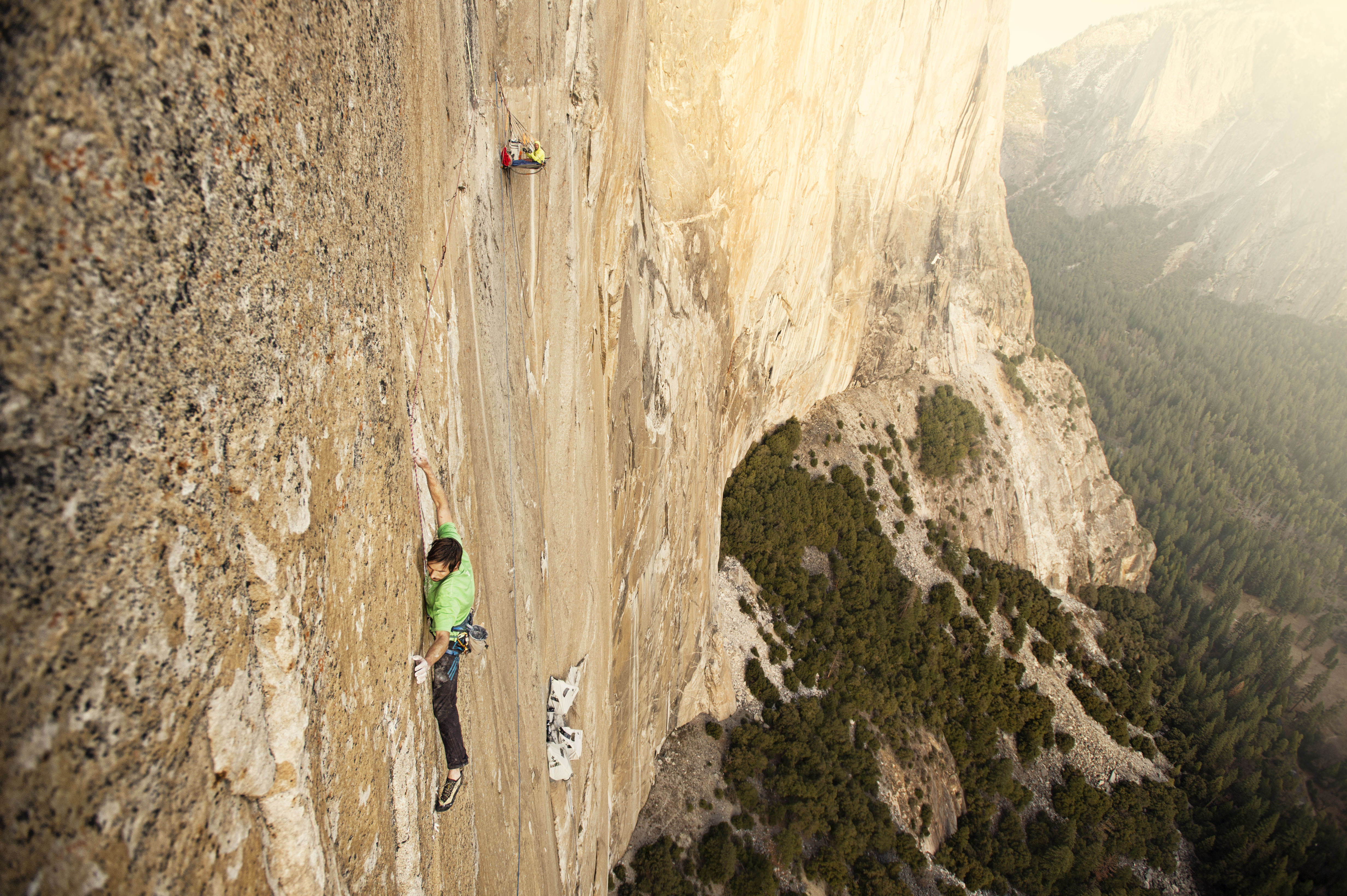 Fly height. Эль-Капитан гора скалолаз. Гора Эль Капитан восхождение. Эль Капитан Dawn Wall. Эль-Капитан гора Калифорния.