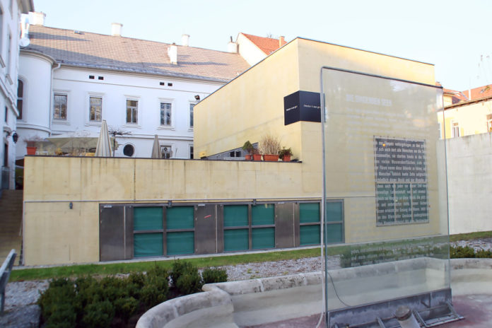 LitHausGraz_Hofseite2_WEB