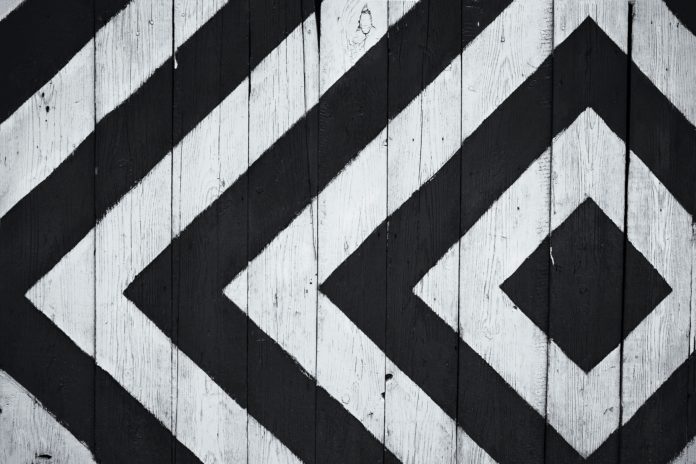 white-and-black-wooden-board-963278
