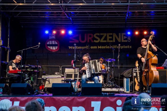 558706_murszene_graz_2016_eroeffnung_the_koby_israelite_band_feat_annique_weltmusik_am_mariahilferplatz_28