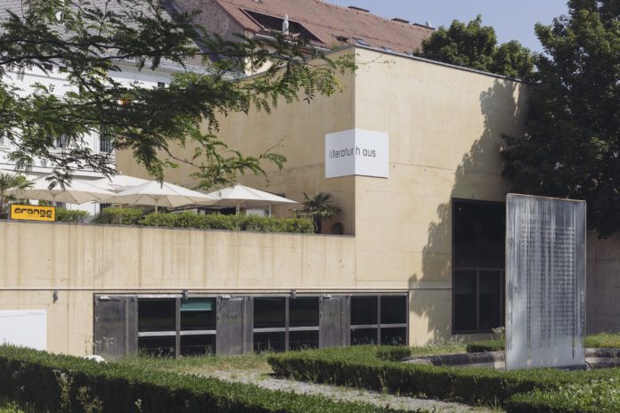 Literaturhaus02_c_Clara_Wildberger
