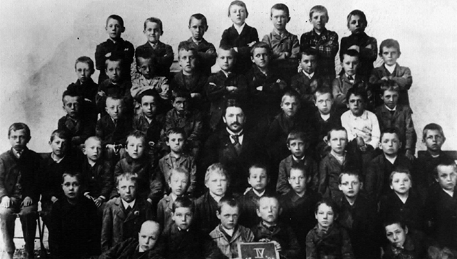 Hitler in der Volksschule