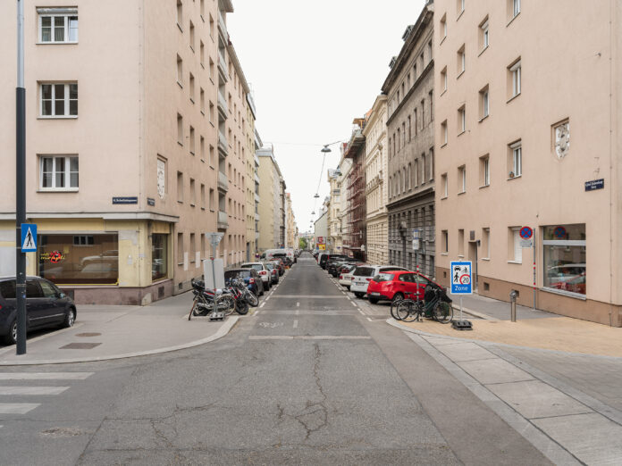 (c) Matthias Klos/Bildrecht Wien, Der geteilte Raum, 2020 Fotografie, Pigmentdruck, je 40 x 51 cm