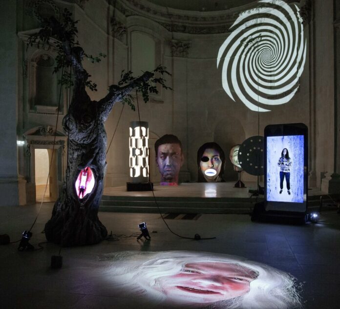 (c) Tony Oursler, State_Notstate (Hypnose) 2020, Musée d'arts de Nantes, Foto: Cecile Clos.
