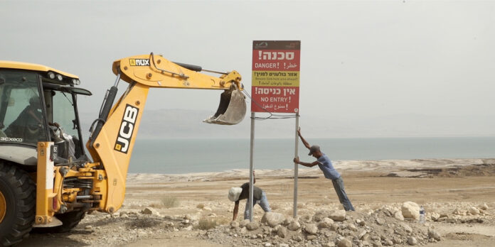 (c) Dead Sea Dying, Filmstill.