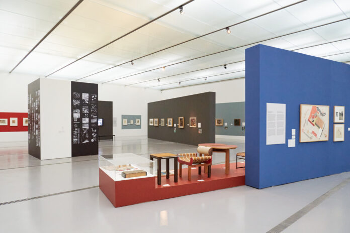 Friedl D(c) Ausstellungsansicht, Friedl Dicker-Brandeis. Bauhaus-Schülerin, Avantgarde-Malerin, Kunstpädagogin, 2022. Lentos Kunstmuseum Linz. Foto: Reinhard Haider.icker-Brandeis
