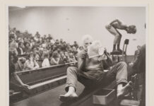 Günter Brus. Herzeigung / Neue Galerie Graz, BRUSEUM Günter Brus "Kunst und Revolution", 1968, Fotograf: Khasaq (Siegfried Klein), Vintage 1969-1973 S/W-Fotografie, 17,8 x 23,4 cm, THP Privatstiftung, Foto: UMJ/N. Lackner