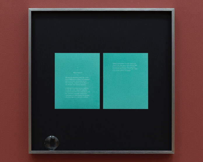 Studio for Propositional Cinema, Handbuch: Die Kamera der Katastrophe (I. Was ist Dunkelheit?), 2022, Courtesy der Künstler und Tanya Leighton, Berlin und Los Angeles Foto: ©Noah Friebel Studio for Propositional Cinema, Handbuch: Die Kamera der Katastrophe (I. Was ist Dunkelheit?), 2022, Courtesy der Künstler und Tanya Leighton, Berlin und Los Angeles Foto: ©Noah Friebel