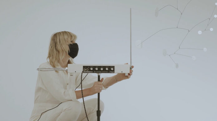 Calder Plays Theremin, Still 2, © MichaelTybursky / with kind permission of The Calder Foundation