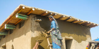 Yasmeen Lari – Architektur für die Zukunft / AzW, Wien Yasmeen Laris Zero-Carbon-Architektur: flutresistente Häuser in Selbstbauweise in Sindh, Pakistan, seit 2010 © Foto: Archiv Yasmeen Lari