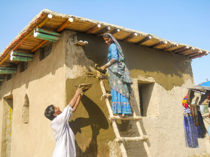 4a_shelter_quer Yasmeen Laris Zero-Carbon-Architektur: flutresistente Häuser in Selbstbauweise in Sindh, Pakistan, seit 2010 © Foto: Archiv Yasmeen Lari