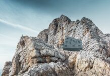 Architekturfestival TURN ON 2023 / ORF Radio Kulturhaus, Wien Seethalerhütte, Ramsau, Dachstein, Steiermark, 2019, dreiplus Architekten / Turn On Partner: PREFA Aluminiumprodukte Foto: Croce & WIR