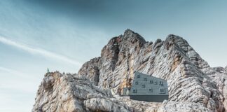 Architekturfestival TURN ON 2023 / ORF Radio Kulturhaus, Wien Seethalerhütte, Ramsau, Dachstein, Steiermark, 2019, dreiplus Architekten / Turn On Partner: PREFA Aluminiumprodukte Foto: Croce & WIR