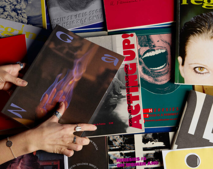 Zeitschriften und Zines aus dem Generali Foundation Studienzentrum, Foto: © Alba Malika Belhadj Merzoug, Angelika Wienerroither / Museum der Moderne Salzburg Zeitschriften und Zines aus dem Generali Foundation Studienzentrum, Foto: © Alba Malika Belhadj Merzoug, Angelika Wienerroither / Museum der Moderne Salzburg
