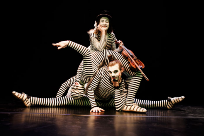 Dadasphäre - Zirkus der etwas anderen Art © Franzi Kreis Dadasphäre - Zirkus der etwas anderen Art © Franzi Kreis