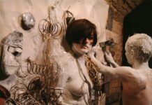 ANA. Her life with the Viennese Actionists / BRUSEUM – Neue Galerie Graz, Styria Anna im Vitriolkabinett © Günter Brus, Foto: Ludwig Hoffenreich