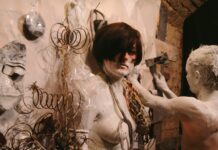 ANA. Ihr Leben mit den Wiener Aktionisten / BRUSEUM – Neue Galerie Graz, Steiermark Anna im Vitriolkabinett © Günter Brus, Foto: Ludwig Hoffenreich