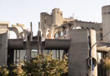 No Feeling is Final. The Skopje Solidarity Collection / Museumsquartier, Vienna Elfie Semotan, o.T. (Zentrales Postamt und Telekommunikationszentrum), Skopje, 2022, Courtesy Studio Semotan © Elfie Semotan