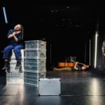 LuagaLosna_Am Hafen mit Vogel_TheaterGrueneSosse_c_Katrin Schander