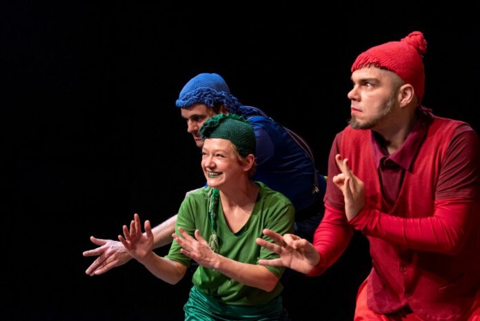 LuagaLosna_Angsthasen Das Agora Theater aus Belgien zeigt ein Stück übers Mut machen - Die Freiwilligen Angsthasen, Foto: © Ines Heinen / Luaga & Losna 2023