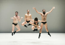 Sommerszene Salzburg – Performing Arts Festival 2023 / Various locations, Salzburg Silvia Gribaudi setzt sich in "Graces" auf wunderbar humorvolle Weise mit der eigenen Biographie auseinander. Foto: © Fabio Sau / Sommerszene Salzburg