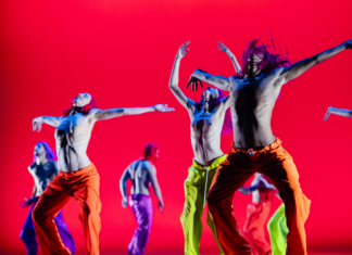 ImPulsTanz 2023 / various locations, Wien Zwischen Wahnsinn und Weisheit - Die Compagnie Marie Chouinard huldigt in "M" dem Lebendigsein. © Sylvie Ann Pare