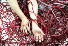 Who am I Tomorrow? – Chiharu Shiota / Kunstraum Dornbirn, Vorarlberg Videostill aus "Wall" © Bildrecht Wien und Chiharu Shiota / Kunstraum Dornbirn