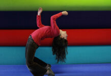 Arch of Hysteria. Between Madness and Ecstasy / Museum der Moderne Salzburg Ein Kreuz wie ein Gartenschlauch © Denis Darzacq / Museum der Moderne Salzburg