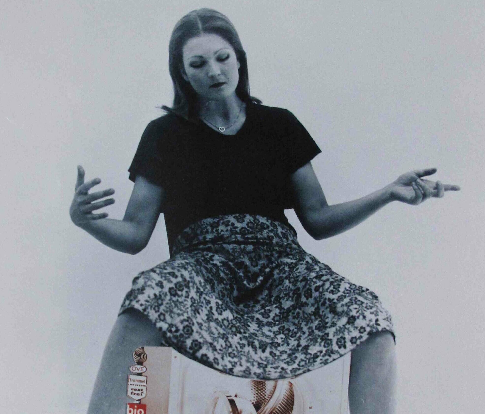 Niederkunft der Madonna im kruden Alltag einer Hausfrau: VALIE EXPORT interpretiert Michelangelos „Pietà“ 1974 schonungslos zeitgemäß © VALIE EXPORT
