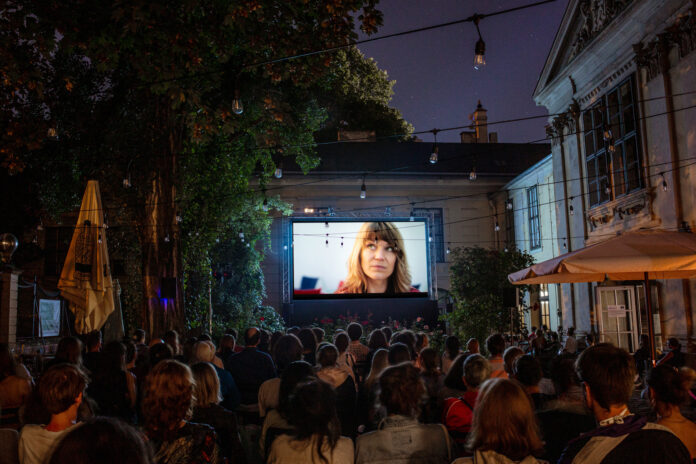 Wien_dotdotdot_Open_Air_Kurzfilmfestival_c_dotdotdot_TobiasRaschbacher_WEB Großes Kino für kurze Filme bei dodotdot © Tobias Raschbacher