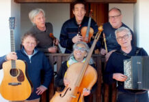 Musikfestival grad & schräg 2023 / KulturHaus Straden, Steiermark Geige, Flöte, Akkordeon, Mandoline, Dudelsack und etliche weitere Instrumente haben ANIADA A Noar und das friulanische Trio ALTRIOH im Gepäck. Foto © Marilina Mariscutti