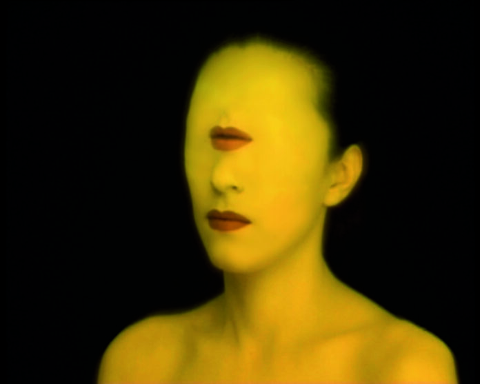 Danica Dakić, Autoportrait, 1999, Videoinstallation, Sammlung Generali Foundation – Dauerleihgabe am Museum der Moderne Salzburg, © Sammlung Generali Foundation – Dauerleihgabe am Museum der Moderne Salzburg, Foto: Danica Dakić, Bildrecht, Wien,