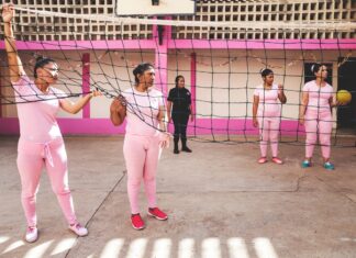 THROUGH HER LENS – All Eyes on Women Photographers / Leica Galerie, Salzburg