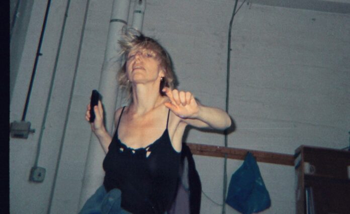 © Carola Dertnig, Dancing with Remote, 1998