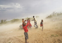 Margaret Courtney-Clarke – Dust on the Wind / Francisco Carolinum Linz