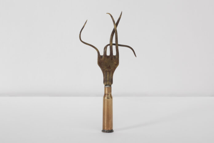 EVHEN BAL: Will I have dinner tonight?, 2022 Metallgabel, Patronenhülse Kaliber 7,62, 7 х 14 х 1,5 cm, © Bildrecht, Wien 2024