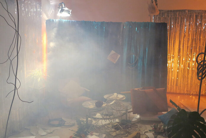 Foto: Eva Egermann, Cordula Thym, C-TV (Wenn ich Dir sage, ich habe Dich gern…) (Setphoto), 2023 © Bildrecht, Wien 2024