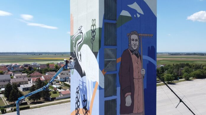 Creative new use - silo towers become energy power plants: The young team 'Silosophie' from the fields of photovoltaics, architecture and design is transforming grey grain silos into energy-producing works of art. Realisation: Silosophie. Photo: © Silosophie.