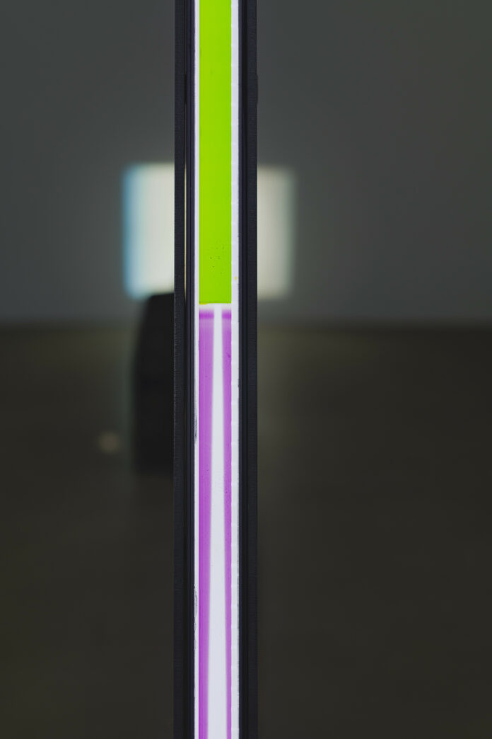 Philipp Fleischmann, Film Sculpture (1), 2021, Installationsansicht Wonnerth Dejaco Gallery, courtesy of the artist. Photo © Peter Mochi