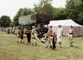 Plötzlich in Pracht beginnen. Rose English: Performance, Präsenz, Spektakel / Museum der Moderne Salzburg, Mönchsberg, Salzburg