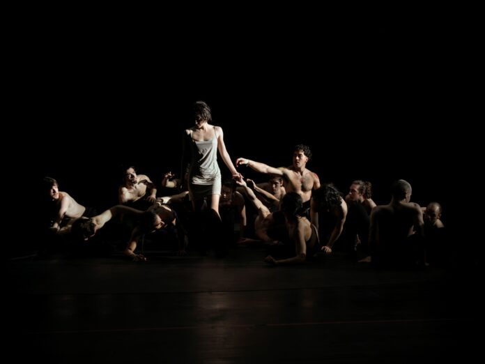 Choreografieproben für „Maria Stuarda“ mit Mitgliedern von SEAD